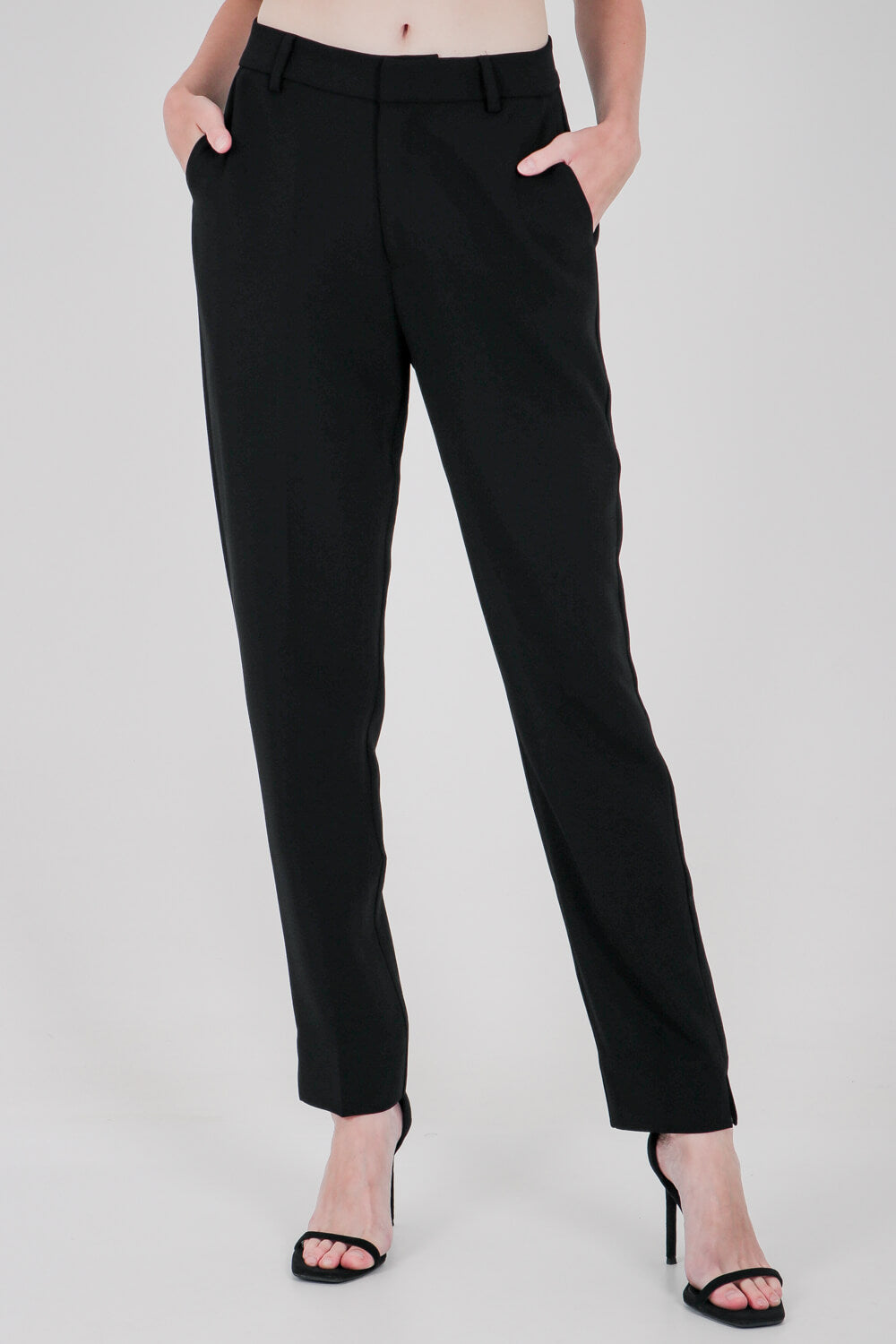 Ψηλόμεσο παντελόνι σε slim γραμμή