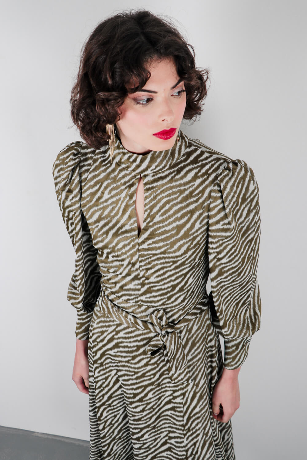 Εμπριμέ μίντι φόρεμα σατινέ