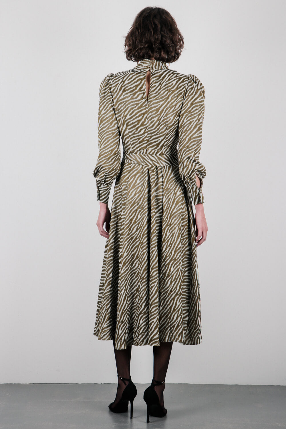 Εμπριμέ μίντι φόρεμα σατινέ