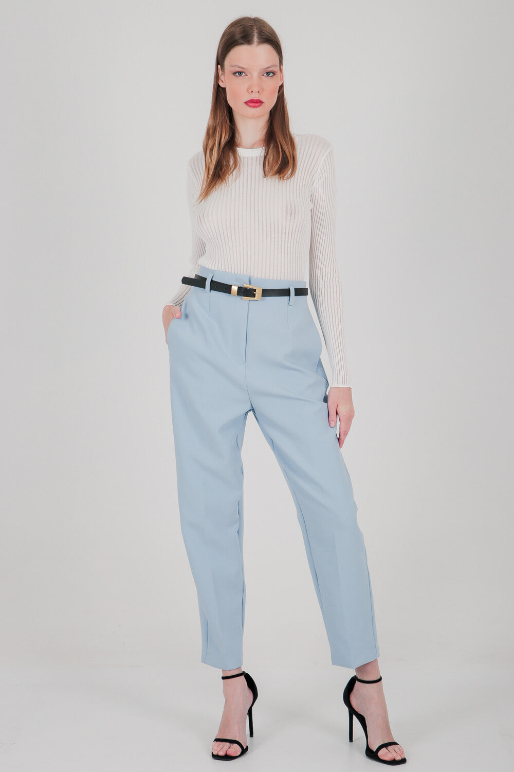 Ψηλόμεσο παντελόνι με ζώνη