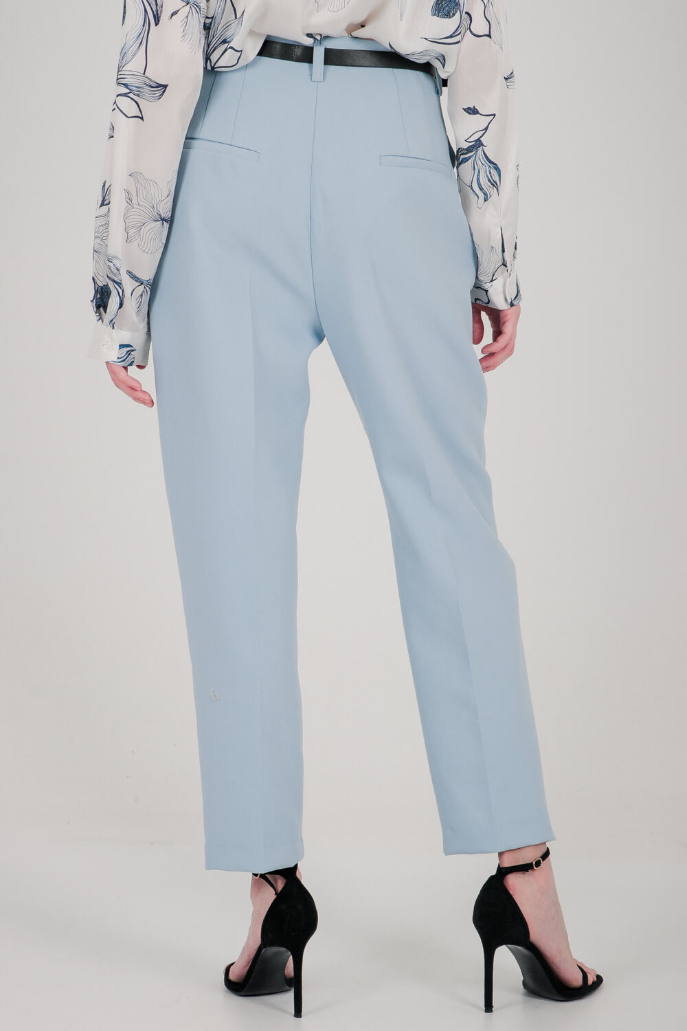 Ψηλόμεσο παντελόνι με ζώνη