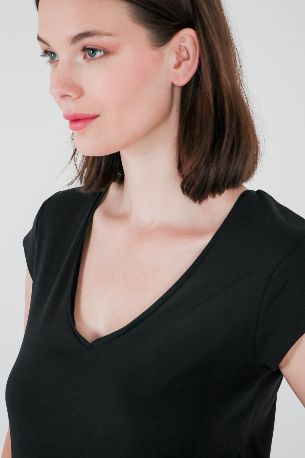 Βαμβακερή μπλούζα με V ντεκολτέ