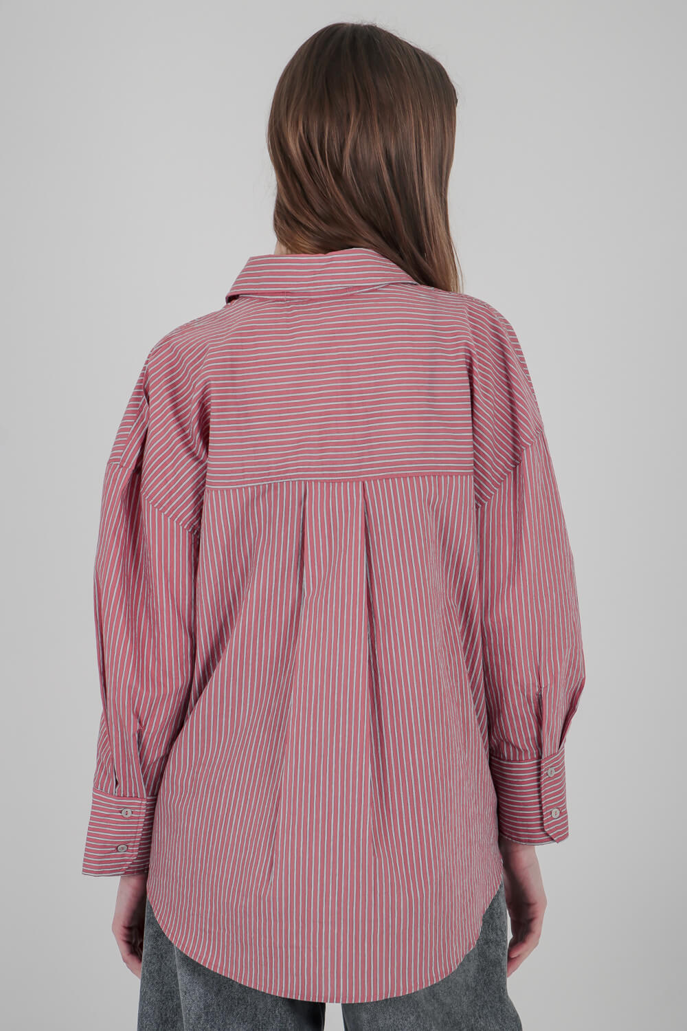 Ριγέ πουκάμισο σε άνετη γραμμή