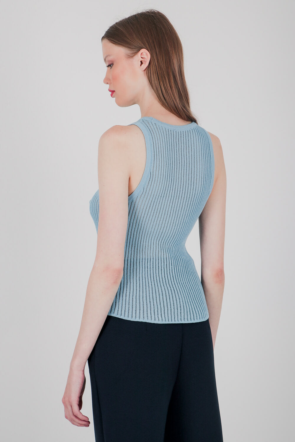 Αμάνικο τοπ με διακριτική διαφάνεια