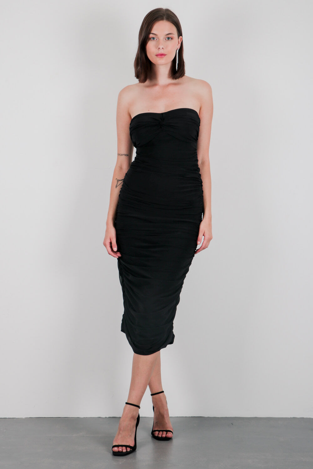 Φόρεμα strapless από τούλι