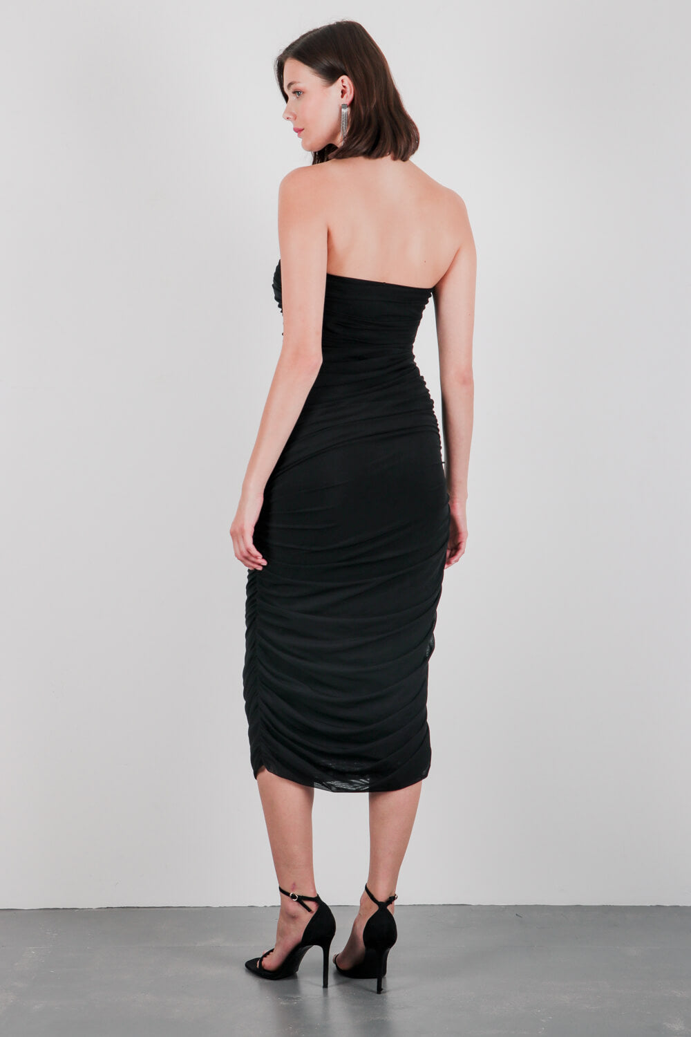 Φόρεμα strapless από τούλι