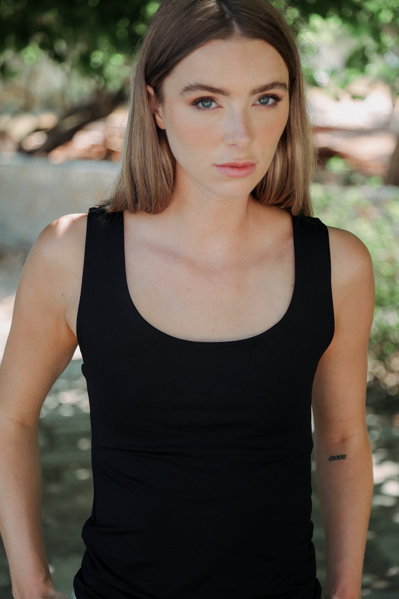 Μπλούζα με φαρδιά τιράντα