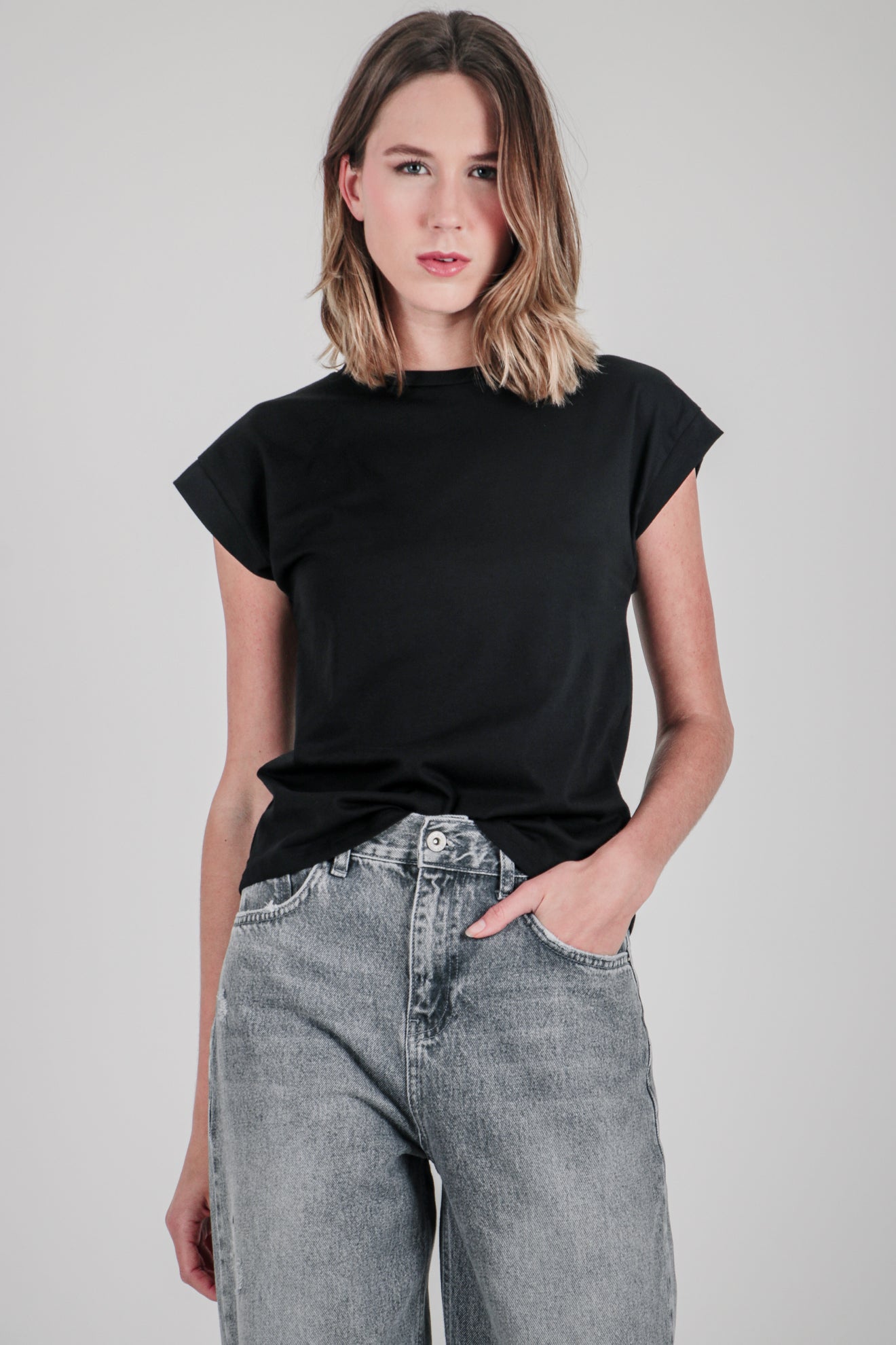 Βαμβακερή μπλούζα basic με μανίκι ντραπέ