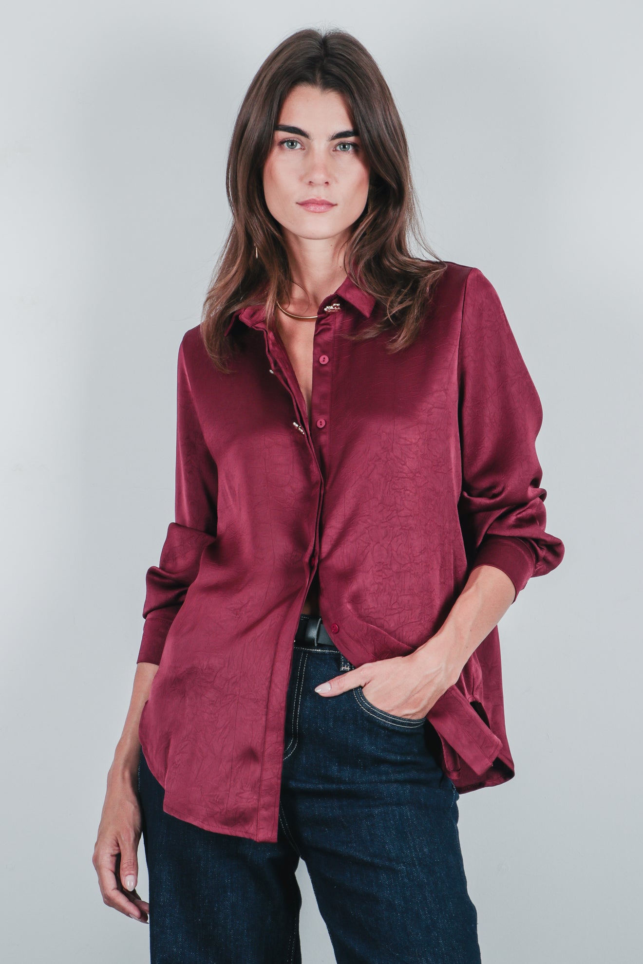 Σατέν πουκάμισο με χρυσαφί κουμπιά