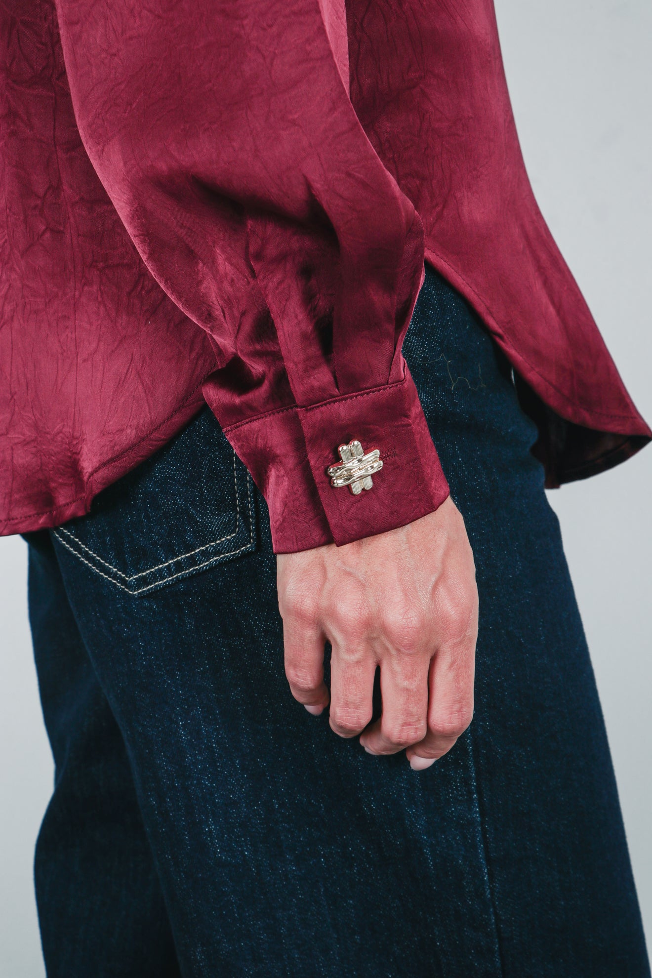 Σατέν πουκάμισο με χρυσαφί κουμπιά