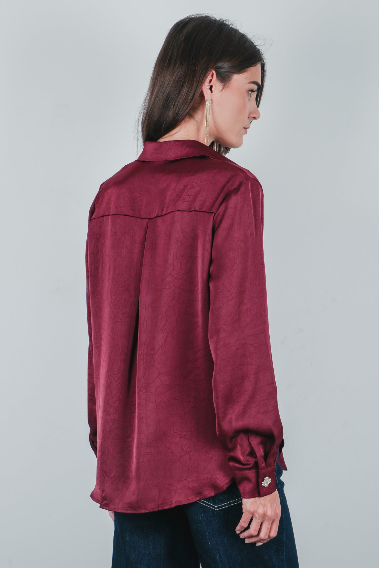 Σατέν πουκάμισο με χρυσαφί κουμπιά