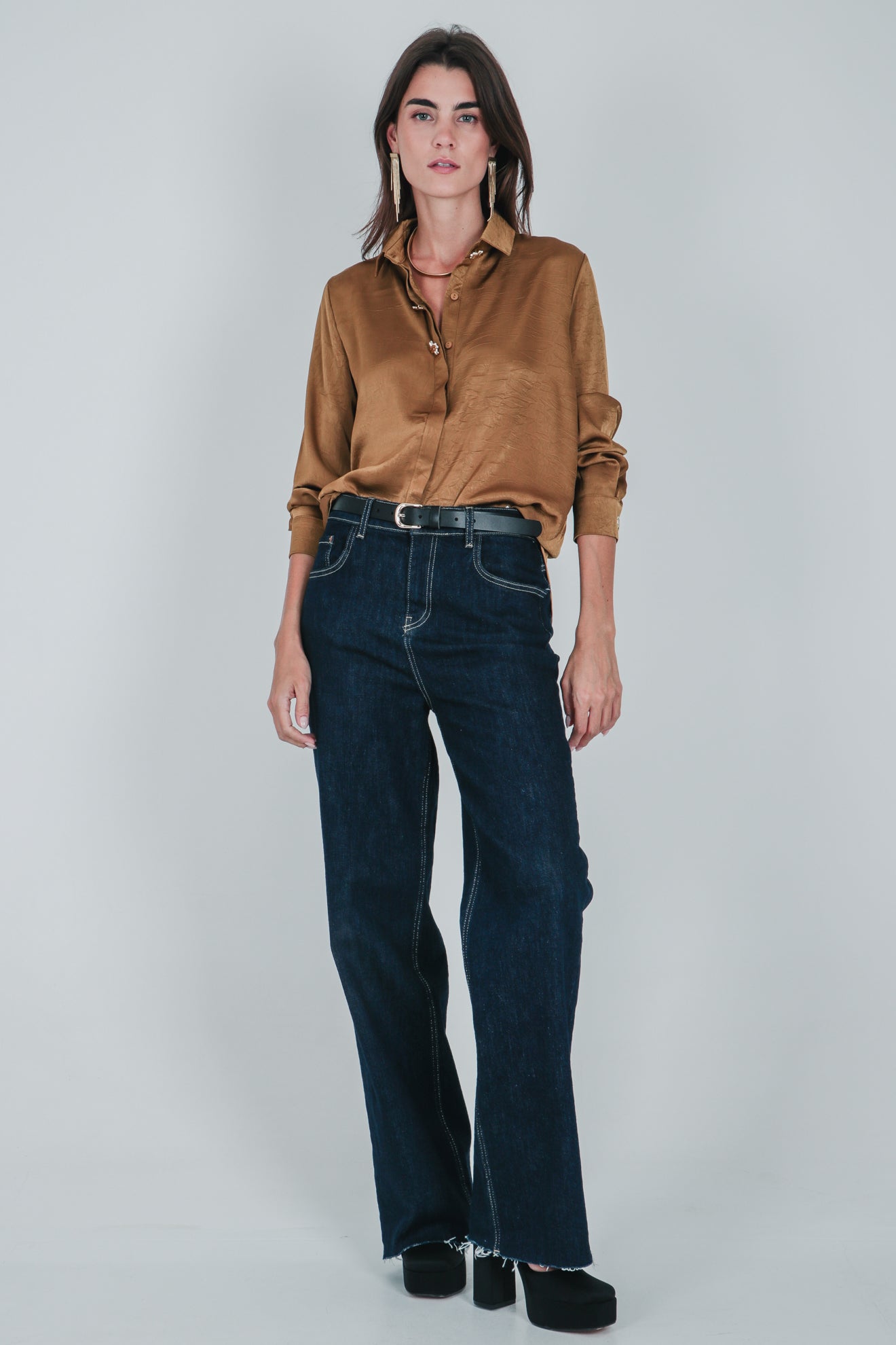 Σατέν πουκάμισο με χρυσαφί κουμπιά