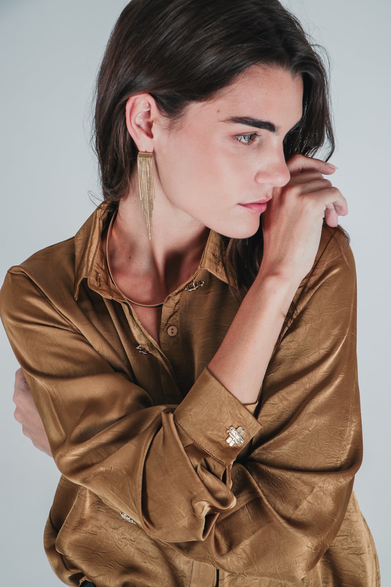 Σατέν πουκάμισο με χρυσαφί κουμπιά