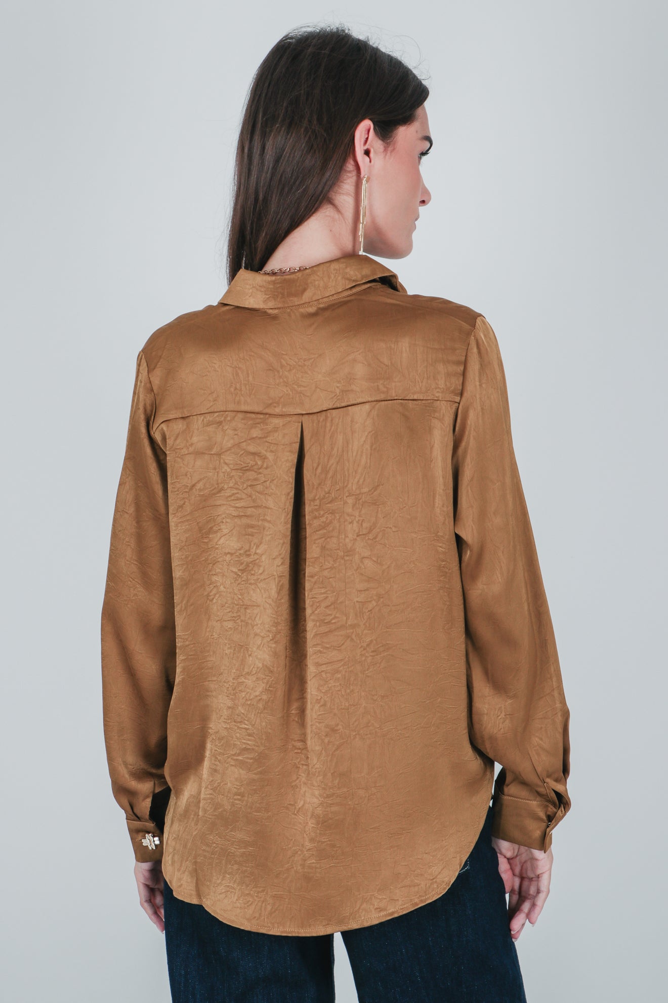 Σατέν πουκάμισο με χρυσαφί κουμπιά