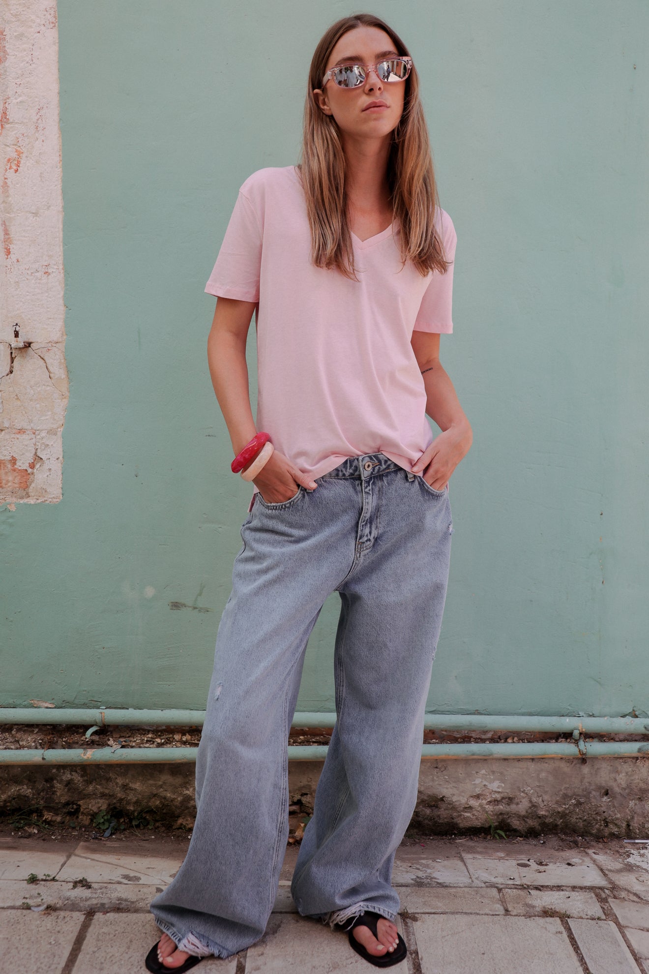 Βαμβακερή μπλούζα με V ντεκολτέ basic