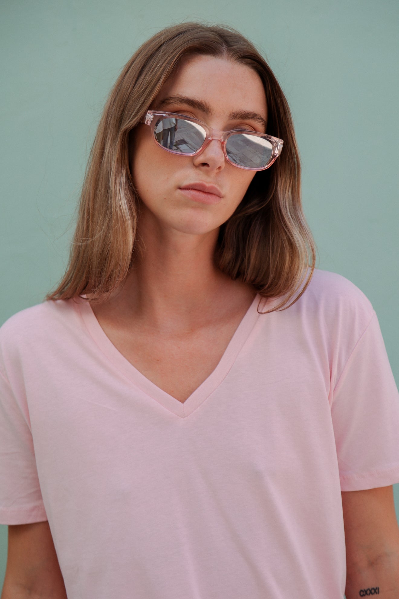 Βαμβακερή μπλούζα με V ντεκολτέ basic