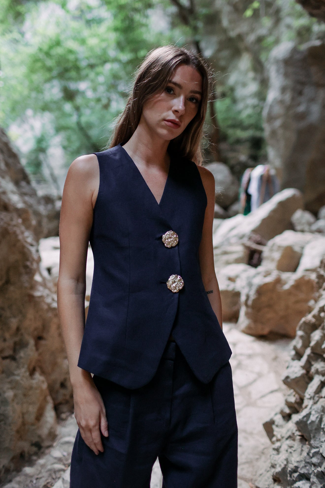 Γιλέκο με χρυσαφί κουμπιά