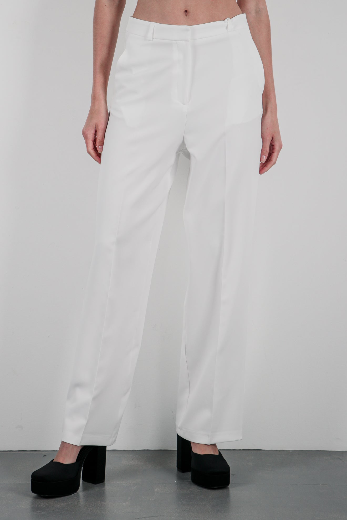 Παντελόνι κουστουμιού σε ίσια γραμμή