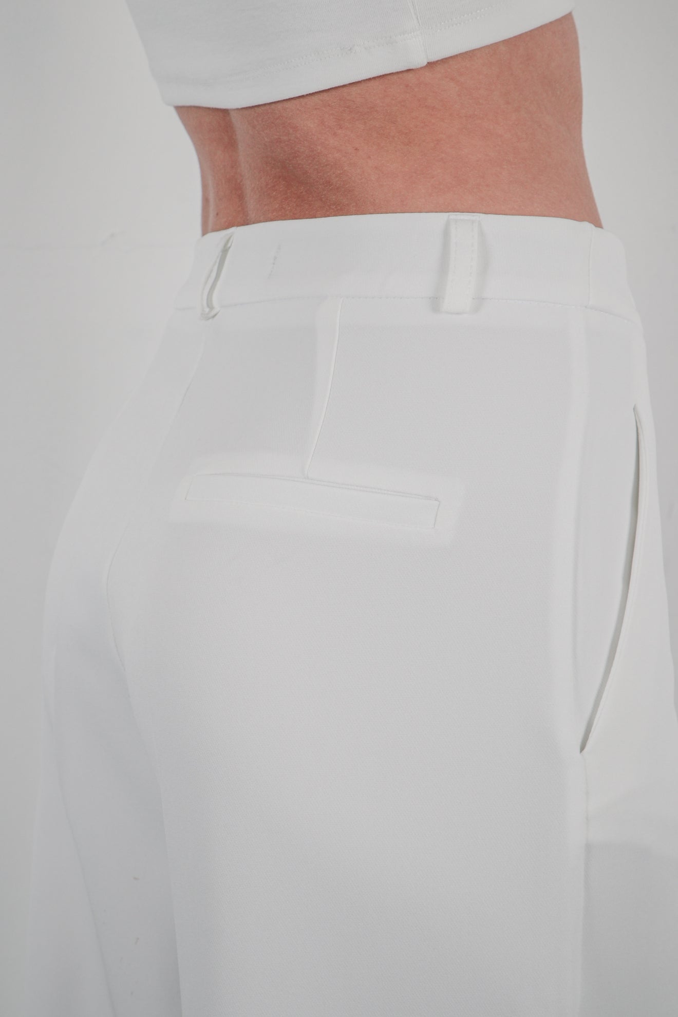 Παντελόνι κουστουμιού σε ίσια γραμμή