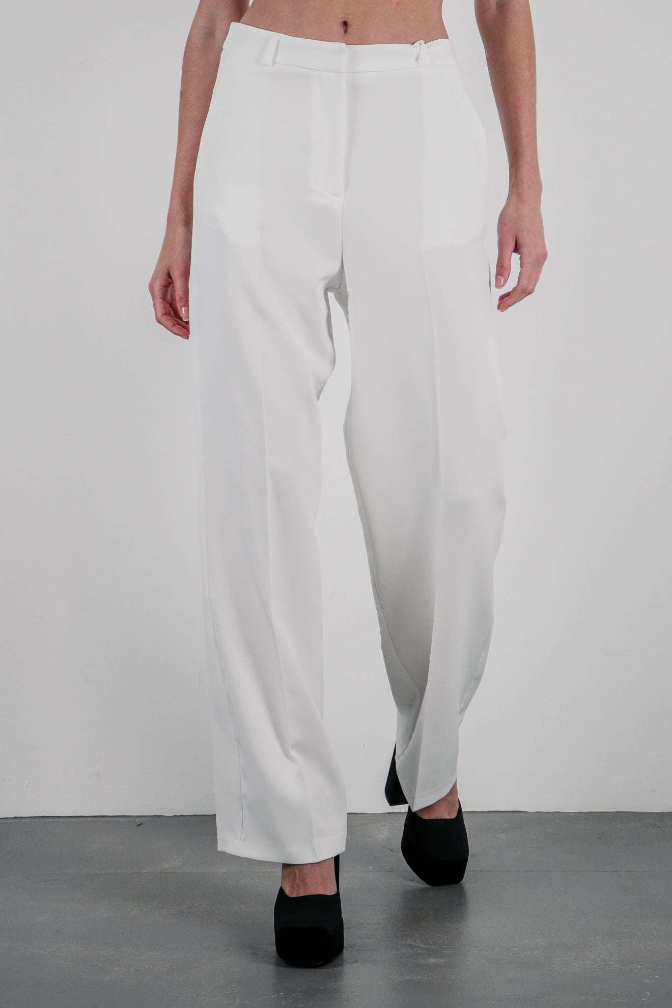 Παντελόνι κουστουμιού σε ίσια γραμμή