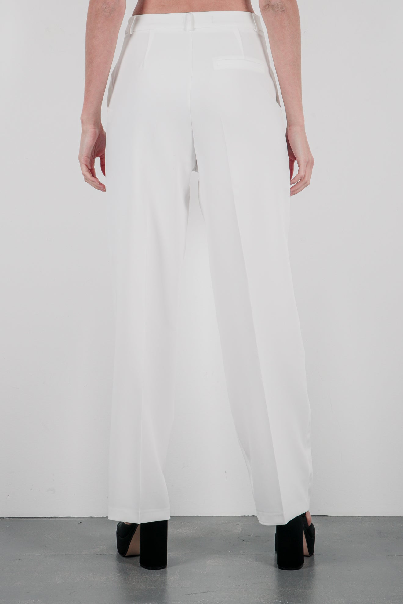 Παντελόνι κουστουμιού σε ίσια γραμμή