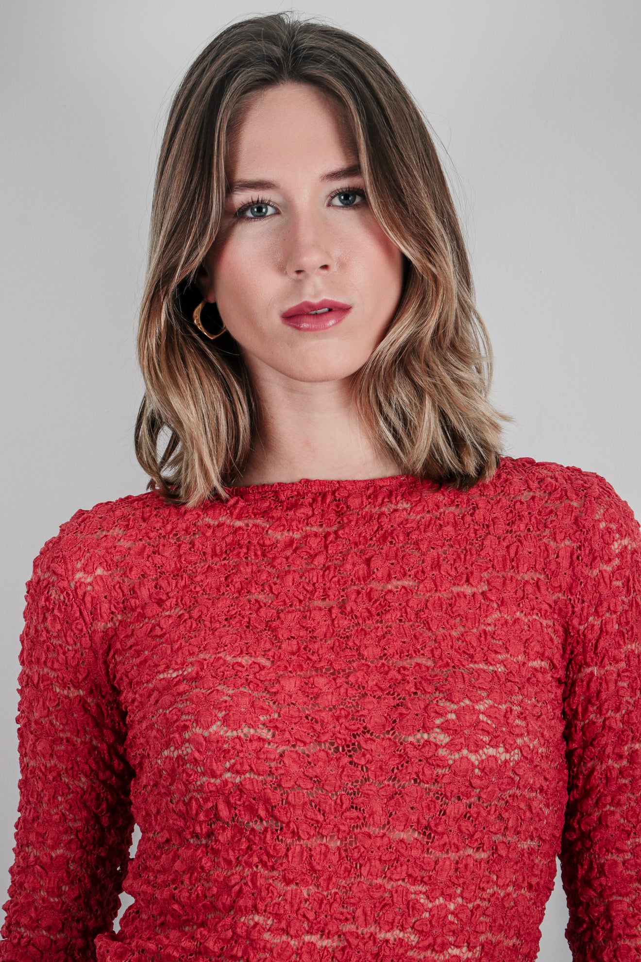 Τοπ με δαντέλα και μακρύ μανίκι