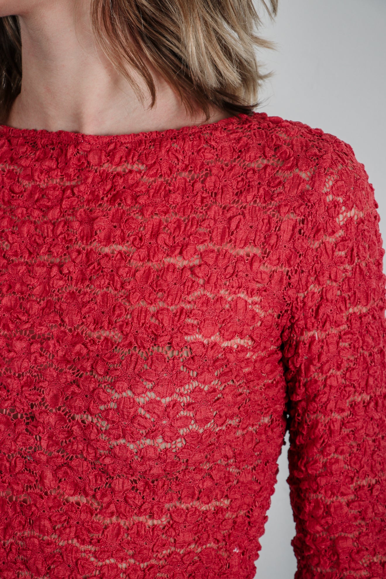 Τοπ με δαντέλα και μακρύ μανίκι