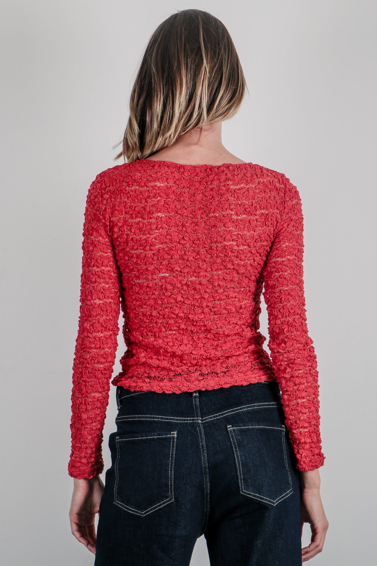 Τοπ με δαντέλα και μακρύ μανίκι