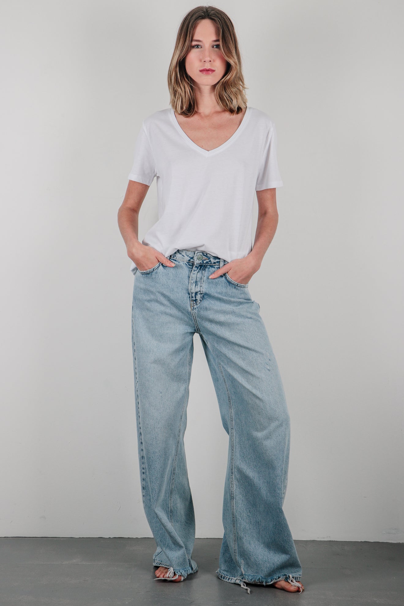 Βαμβακερή μπλούζα με V ντεκολτέ basic