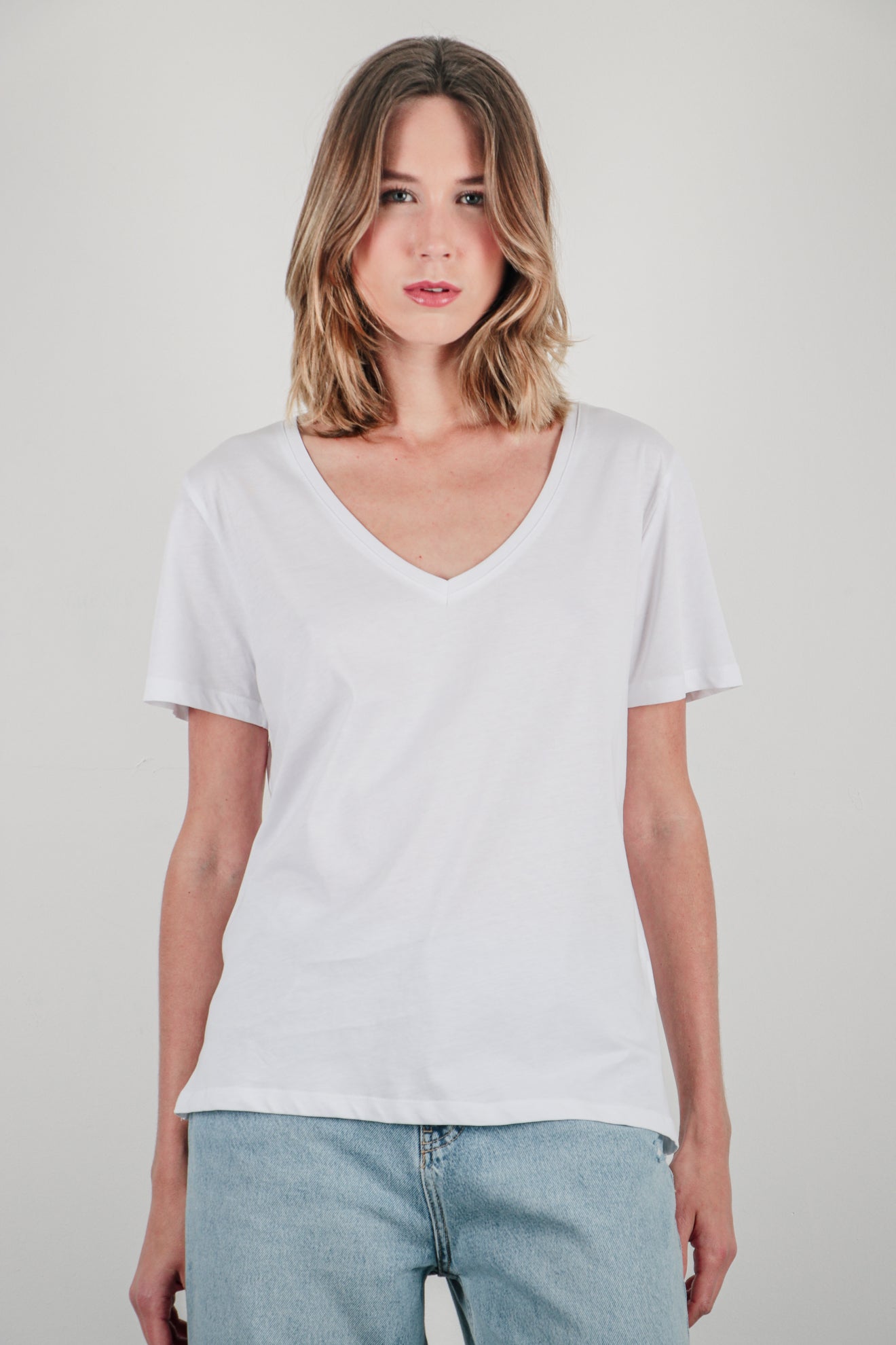 Βαμβακερή μπλούζα με V ντεκολτέ basic