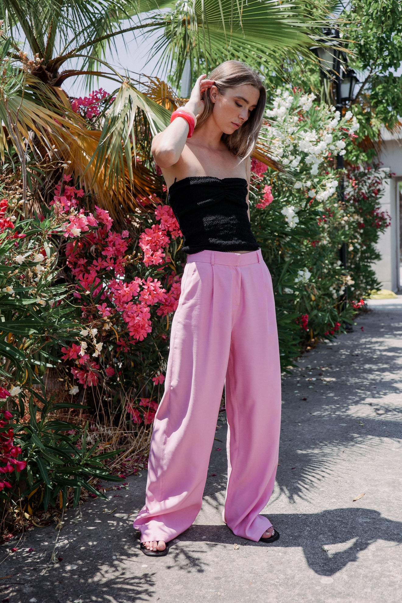 Παντελόνι με φαρδύ μπατζάκι και πιέτες