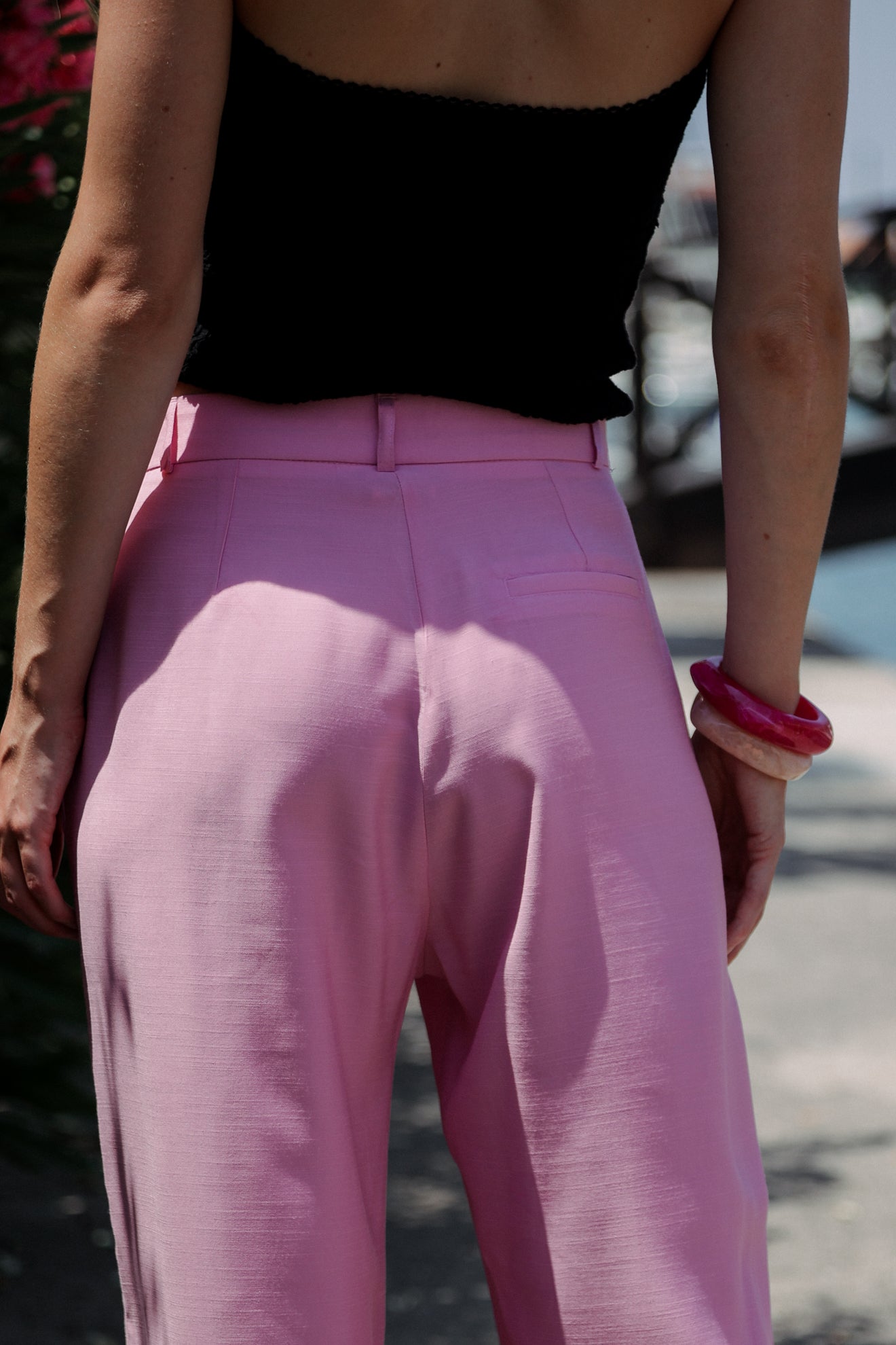 Παντελόνι με φαρδύ μπατζάκι και πιέτες