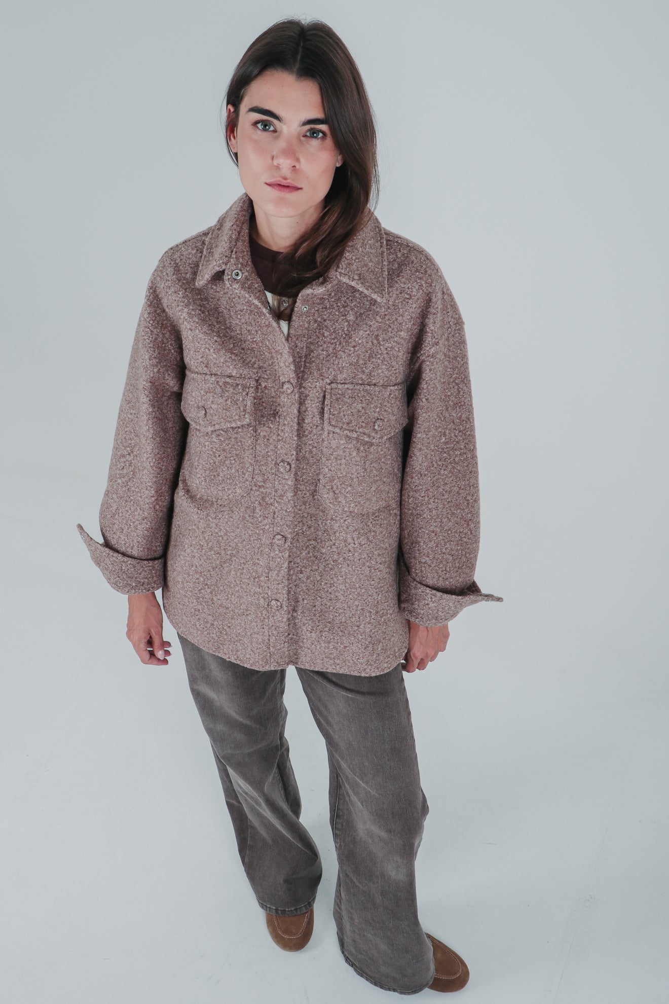 Μπουκλέ overshirt σε άνετη γραμμή