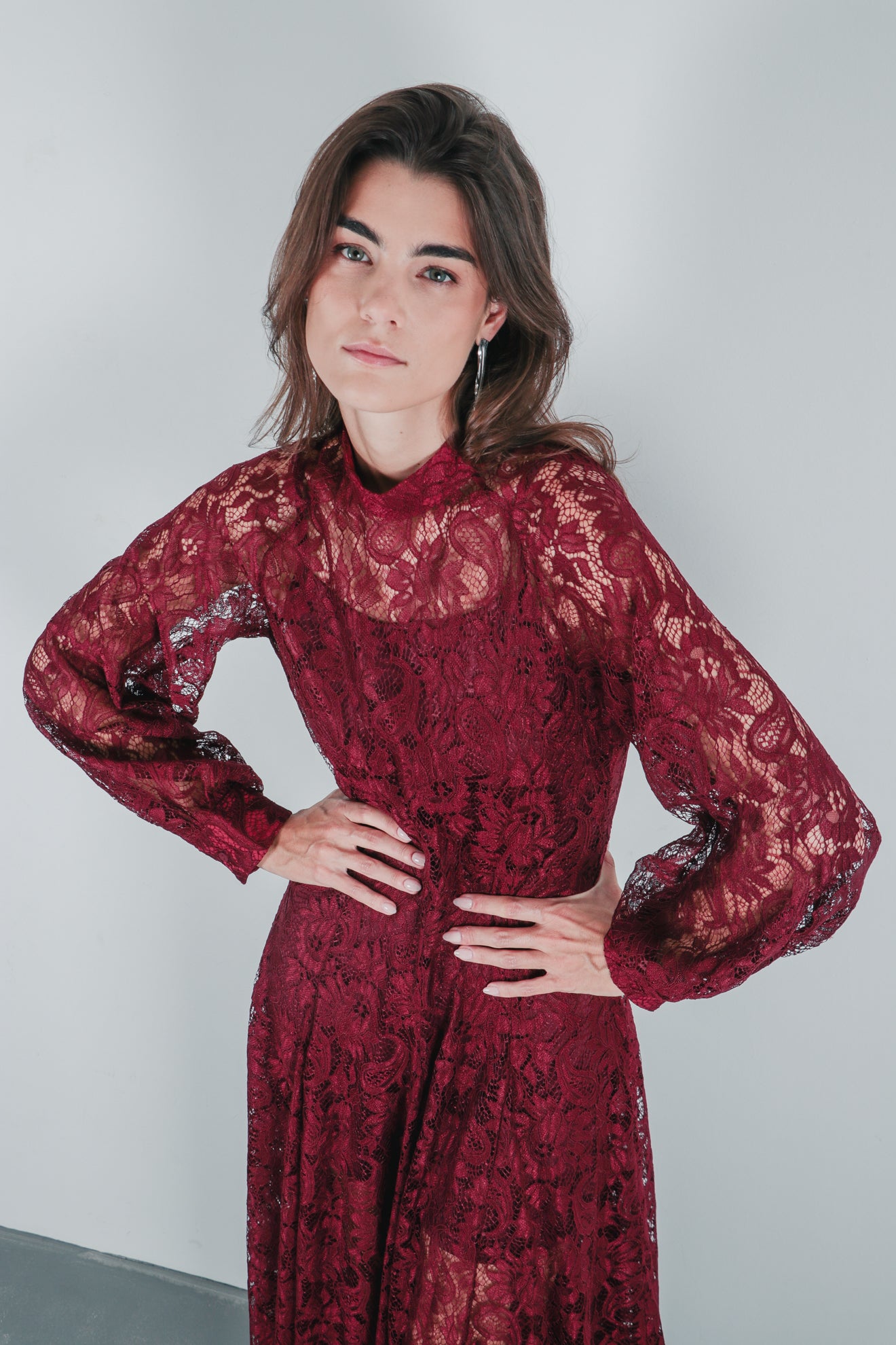 Μακρύ φόρεμα από δαντέλα