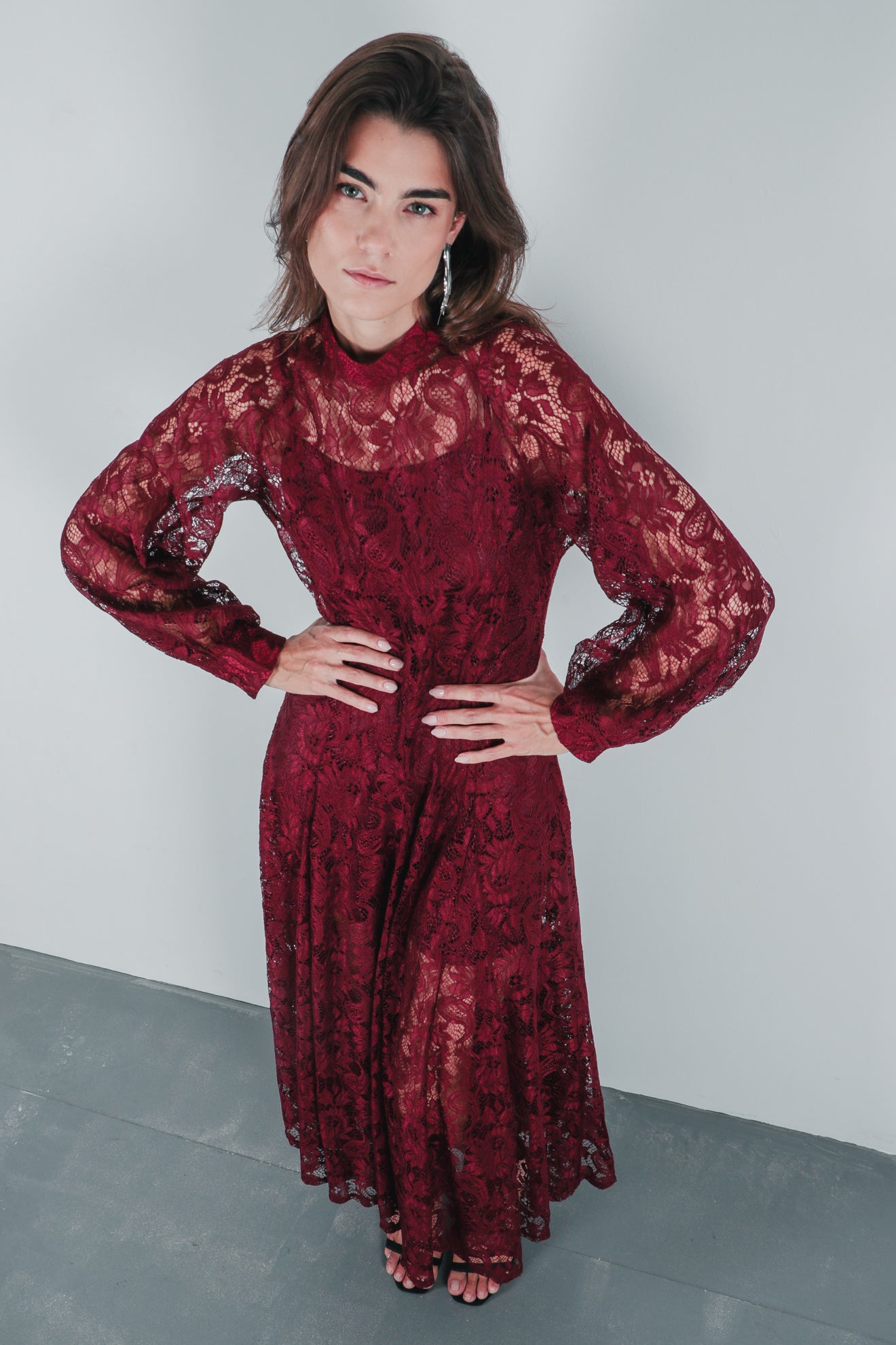 Μακρύ φόρεμα από δαντέλα