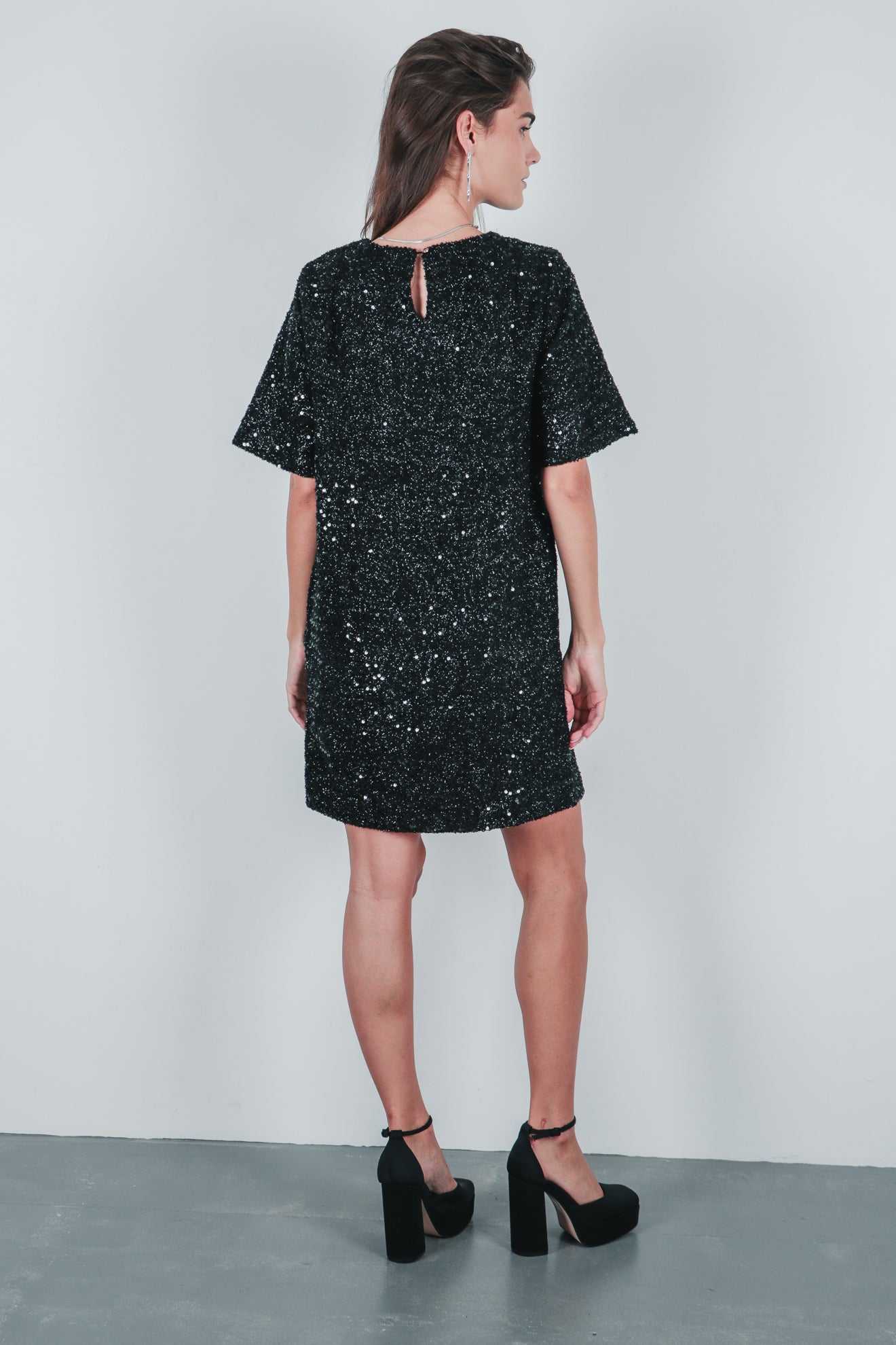 Κοντό φόρεμα με πούλιες