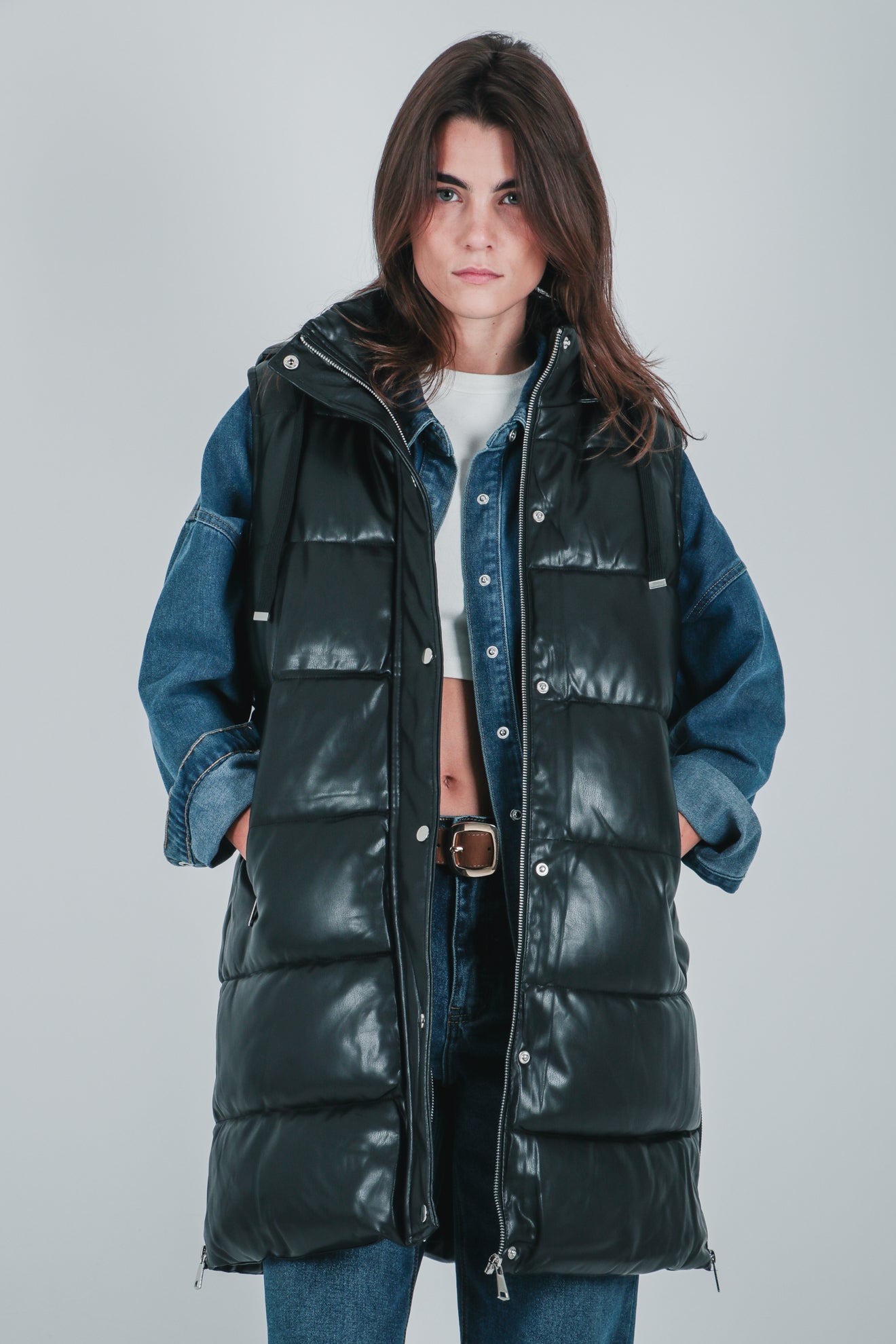 Μακρύ καπιτονέ γιλέκο με εφέ δέρματος