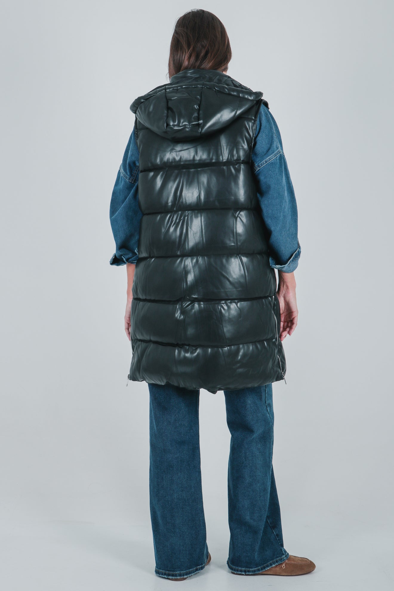 Μακρύ καπιτονέ γιλέκο με εφέ δέρματος