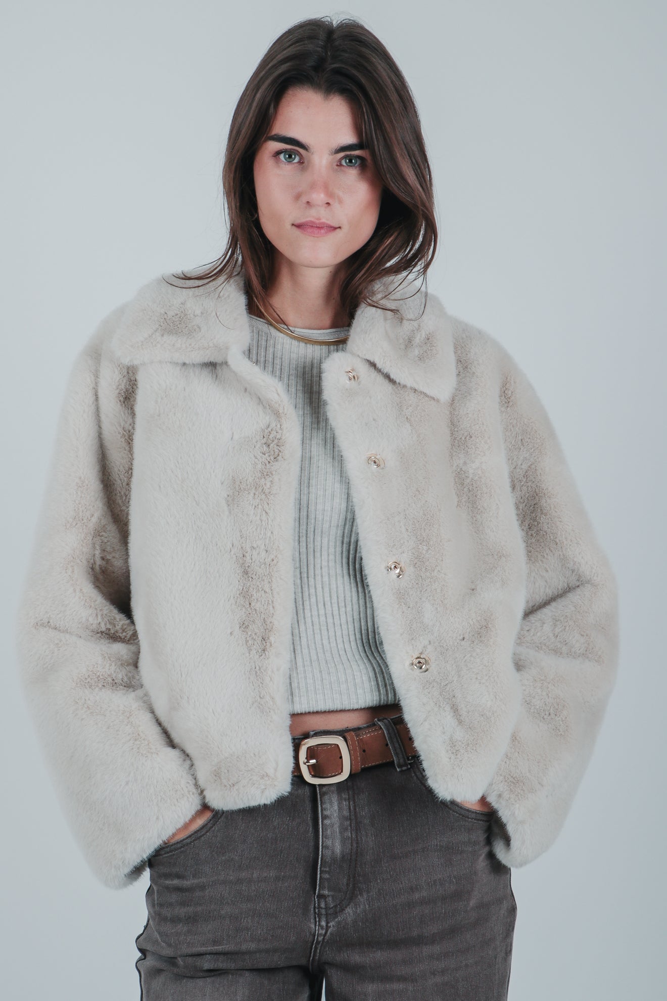 Κοντό παλτό με εφέ γούνας