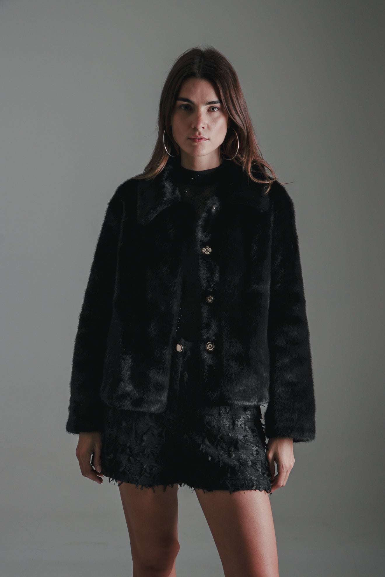 Κοντό παλτό με εφέ γούνας