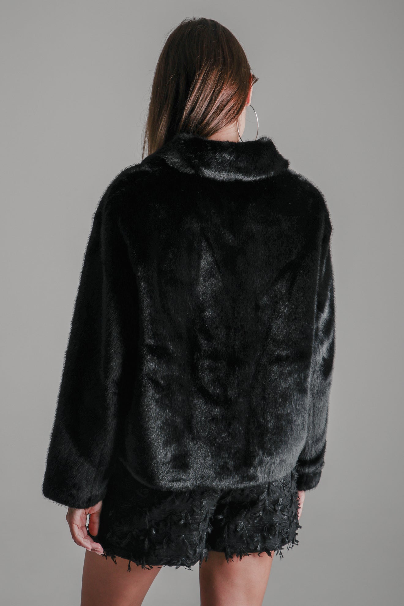 Κοντό παλτό με εφέ γούνας