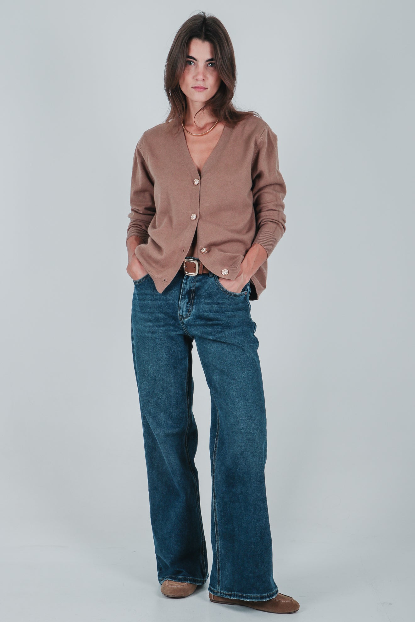 Πλεκτή ζακέτα με χρυσαφί κουμπιά