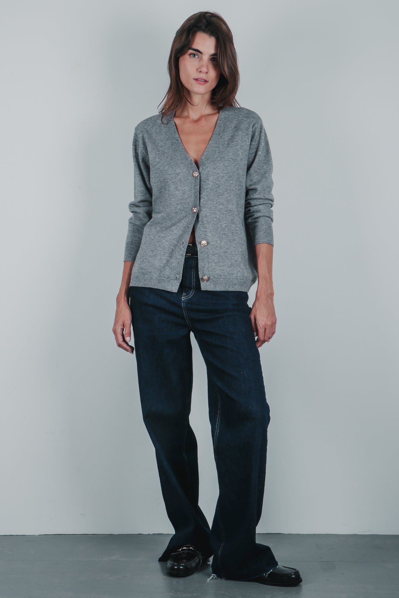 Πλεκτή ζακέτα με χρυσαφί κουμπιά