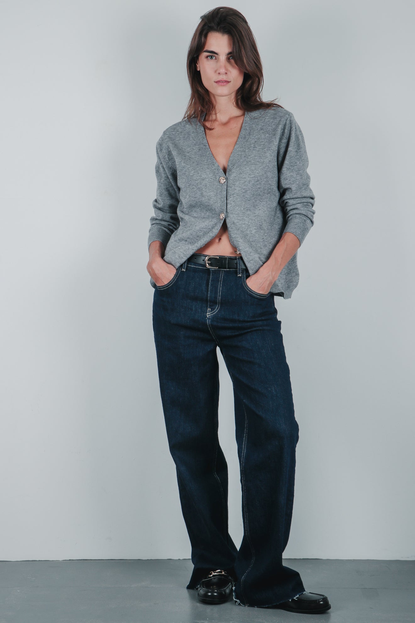 Πλεκτή ζακέτα με χρυσαφί κουμπιά