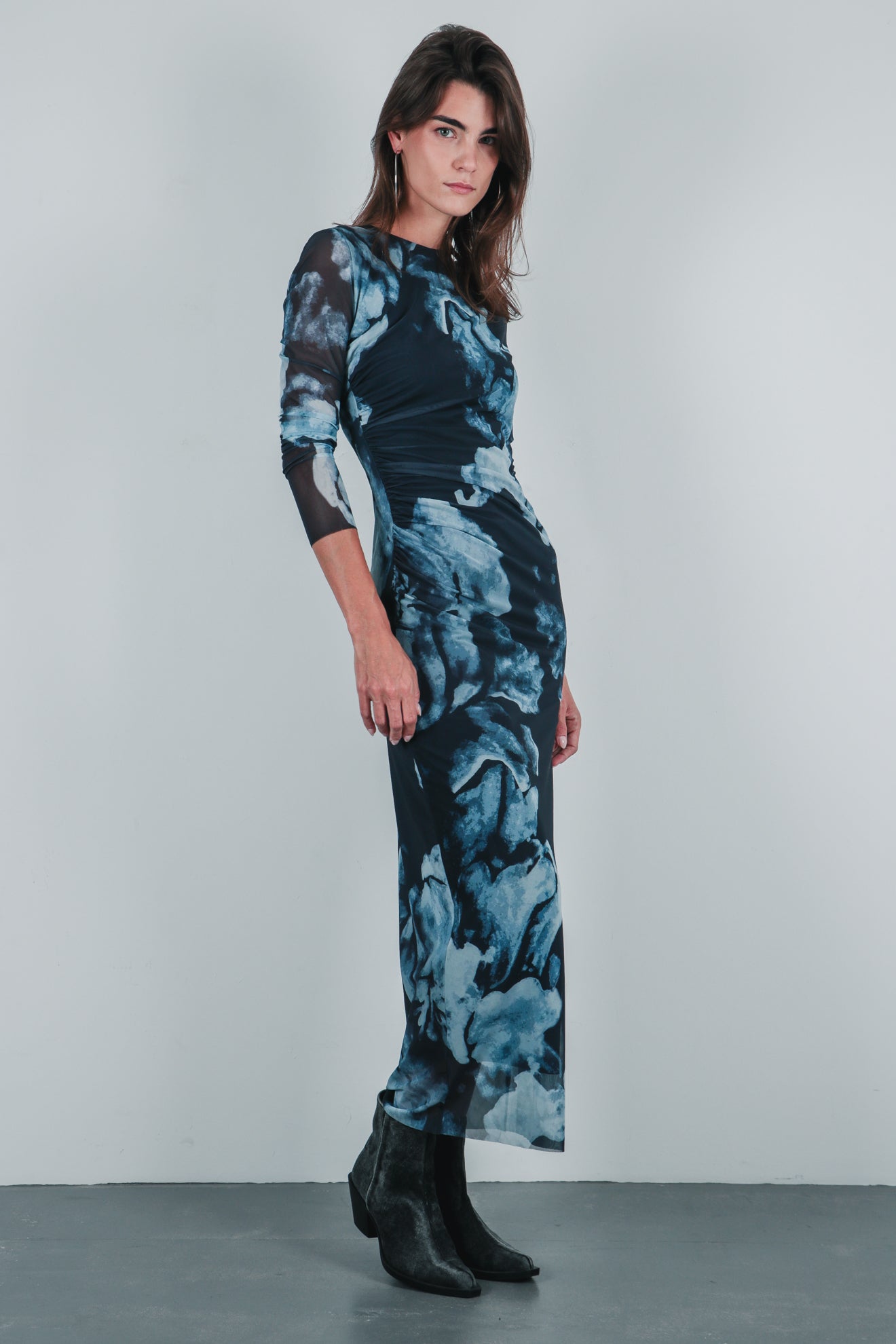 Εφαρμοστό μίντι φόρεμα από τούλι