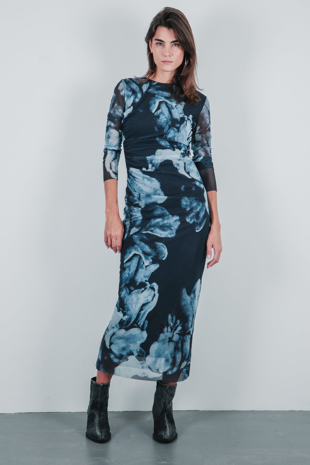 Εφαρμοστό μίντι φόρεμα από τούλι