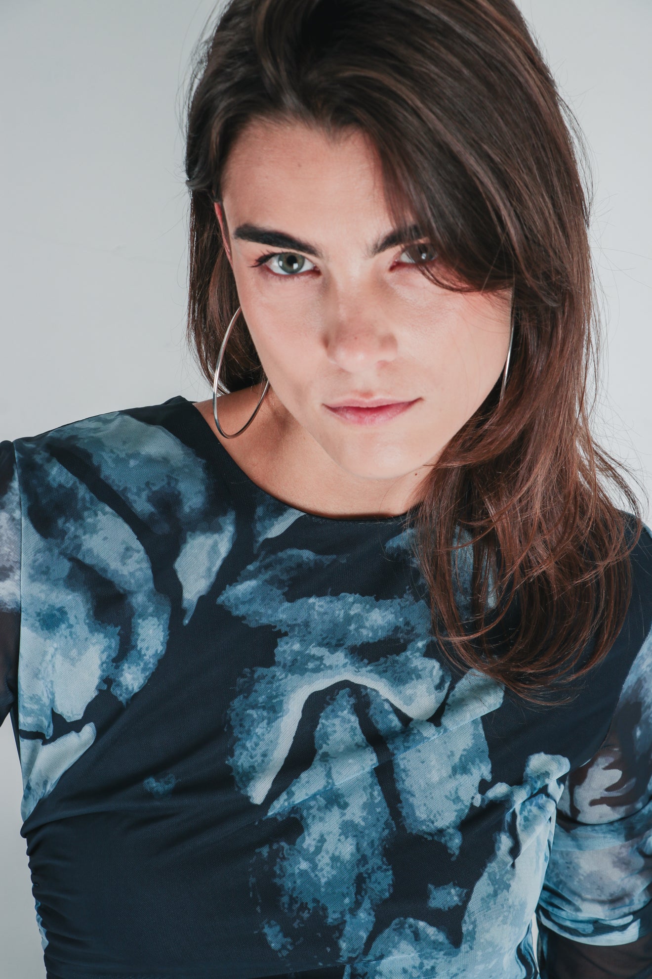 Εφαρμοστό μίντι φόρεμα από τούλι