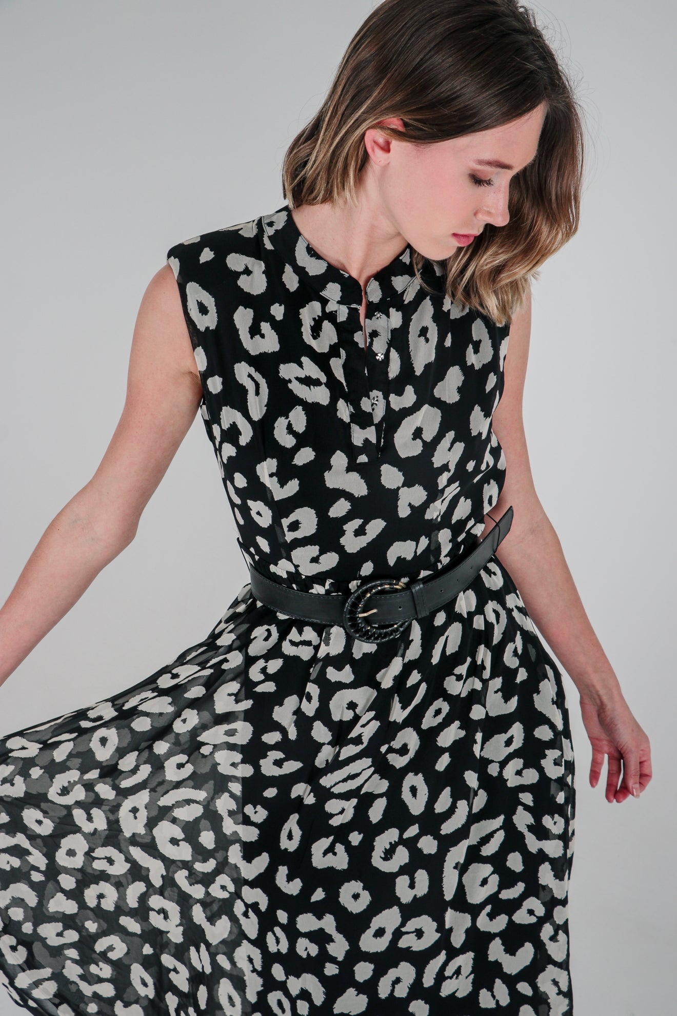 Εμπριμέ μίντι φόρεμα με βάτες