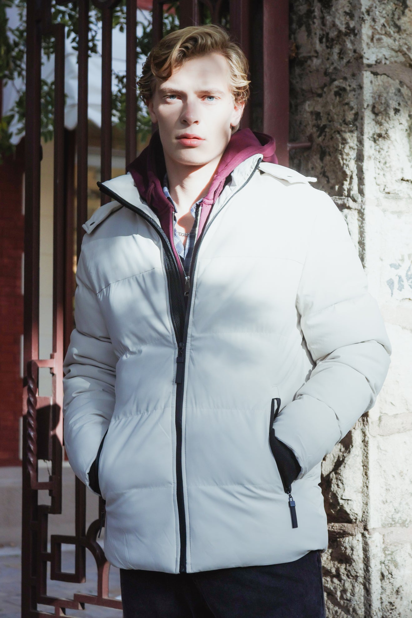 Καπιτονέ μπουφάν με κουκούλα