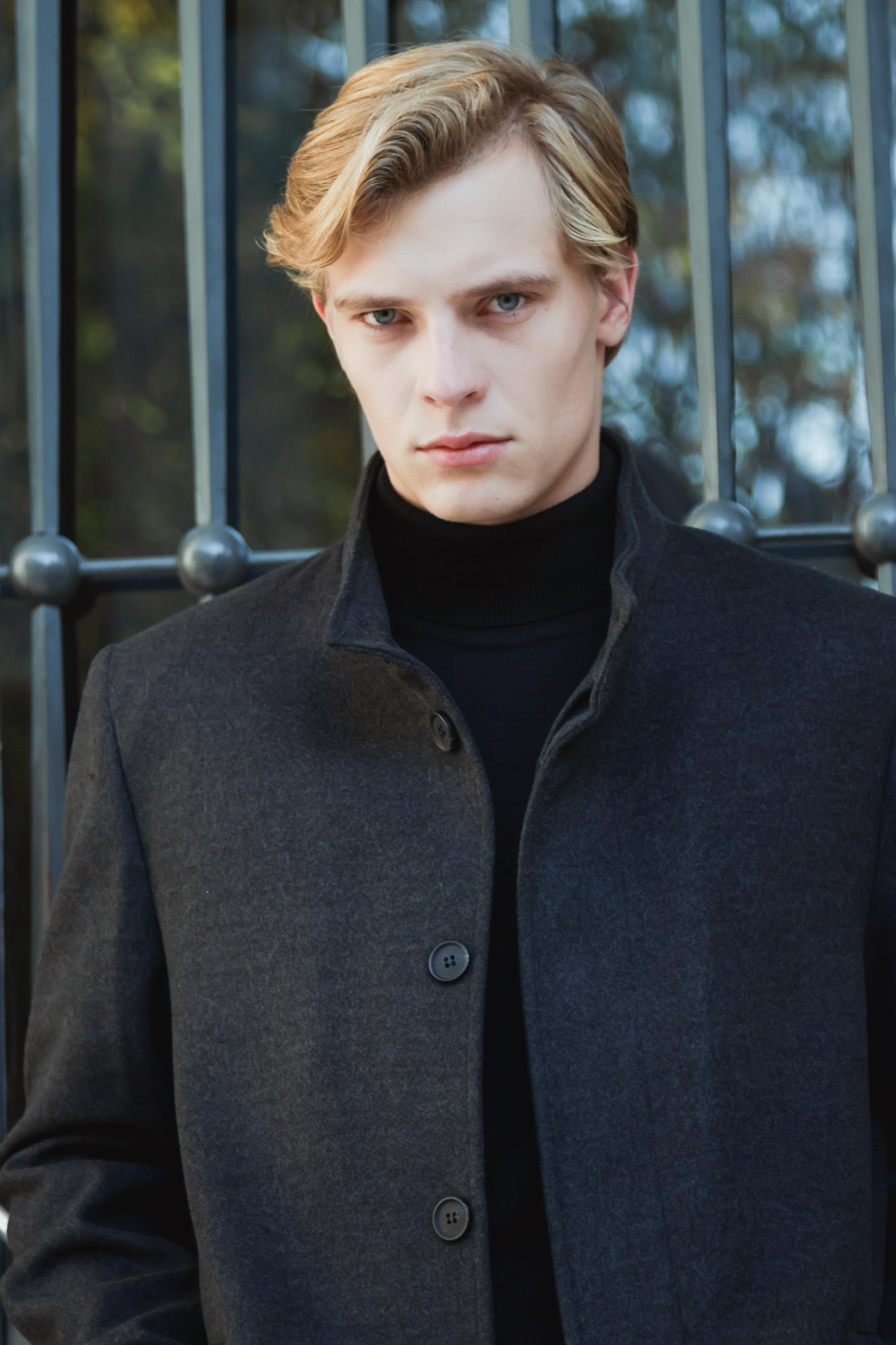 Παλτό με όρθιο γιακά